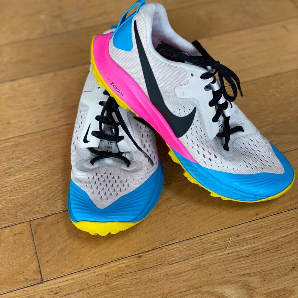 Nike Air Zoom Terra Kiger 5 women’s size 7